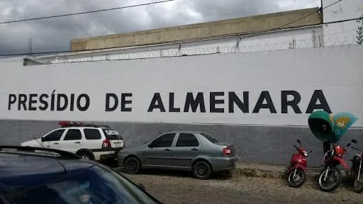 Homem sofre tentativa de homicídio ao sair do presídio em Almenara