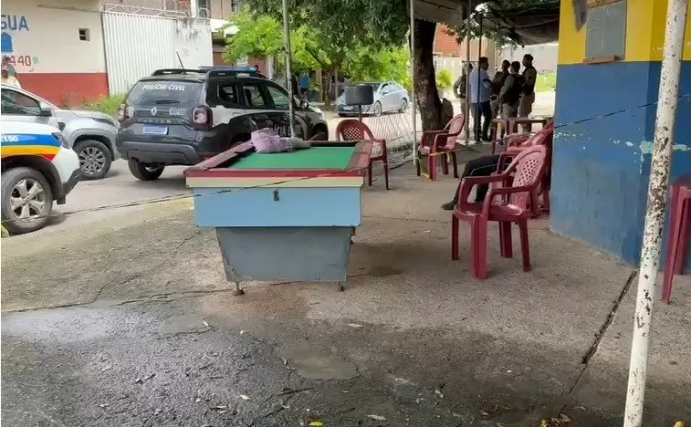 Homem é assassinado a tiros na porta de um bar em Governador Valadares