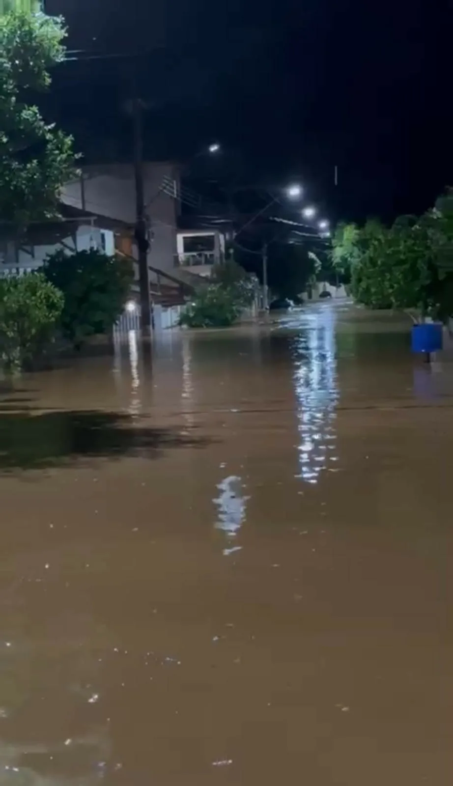 Temporal causa alagamentos em ruas e casas de Virgolândia