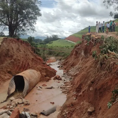 Sobe para 16 o número de cidades em situação de emergência por causa da chuva em MG; 10 estão no Leste de Minas