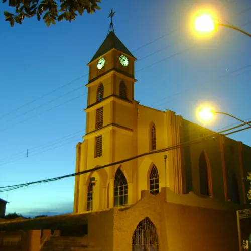 Briga entre vizinhos termina com um deles ferido com um tiro na perna em Mutum