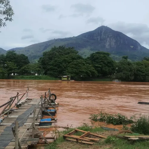 Rio Doce tem nível reduzido e deixa cota de alerta em Governador Valadares