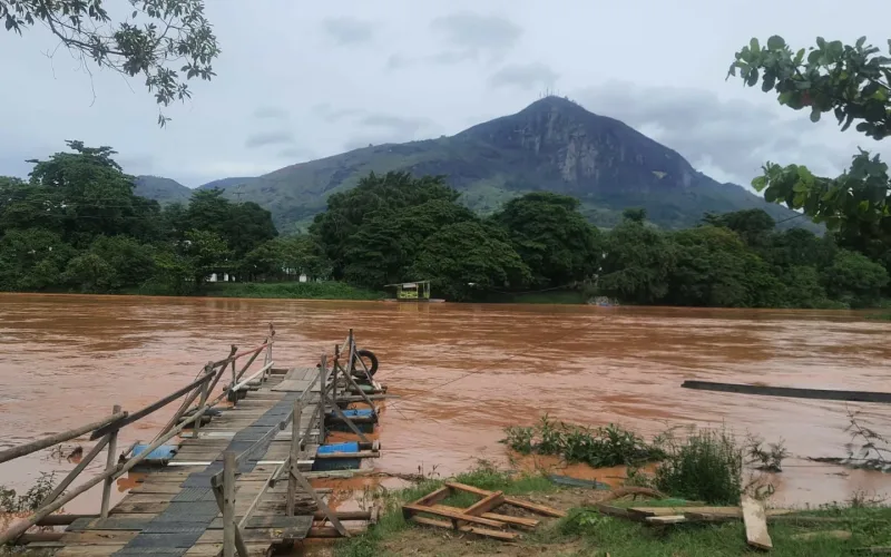 Rio Doce tem nível reduzido e deixa cota de alerta em Governador Valadares