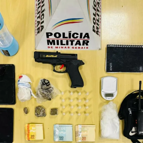 Jovem preso em Santana do Paraíso tinha caderno com anotações do tráfico e drogas dentro de casa