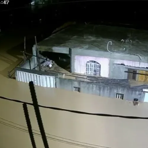 Tempestade alaga ruas e casas em Virgolândia; foram 122 milímetros em três horas