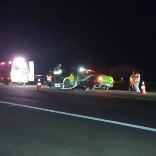 Motociclista bate em carro e morre na BR-116, em São João do Manhuaçu