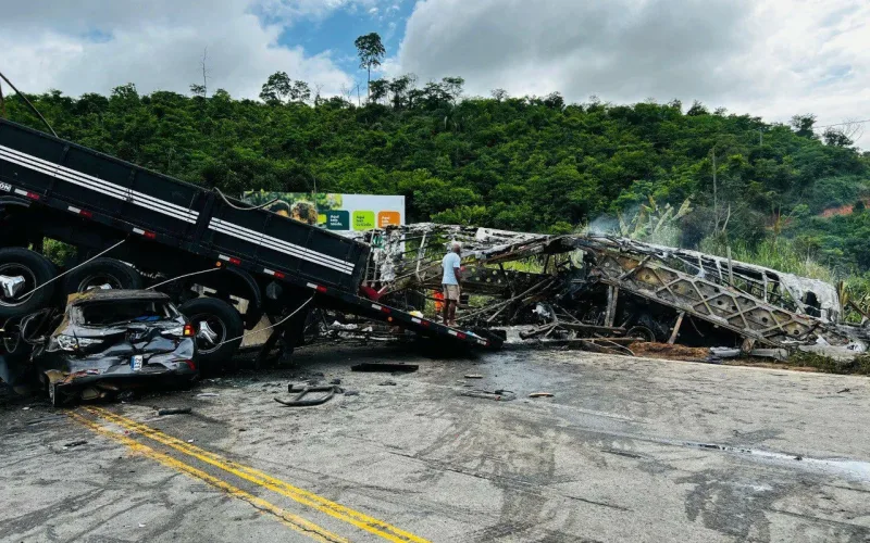 Corpos das 39 pessoas que morreram em acidente com ônibus em Minas Gerais são identificados