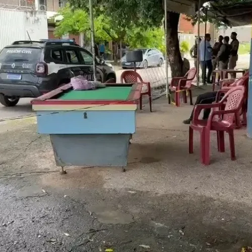 Homem é assassinado a tiros na porta de um bar em Governador Valadares