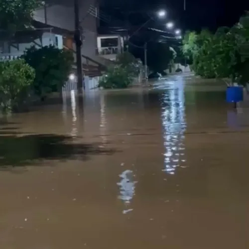 Temporal causa alagamentos em ruas e casas de Virgolândia