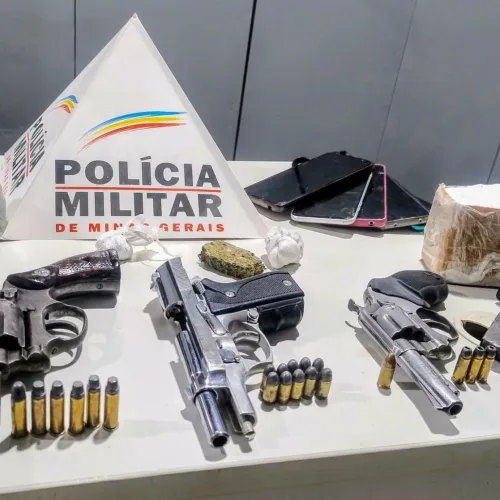 Tentativa de homicídio em Manhumirim termina com cinco detidos e apreensão de armas, munições e drogas