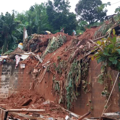 Deslizamentos de terra por temporal causam mortes em Ipatinga