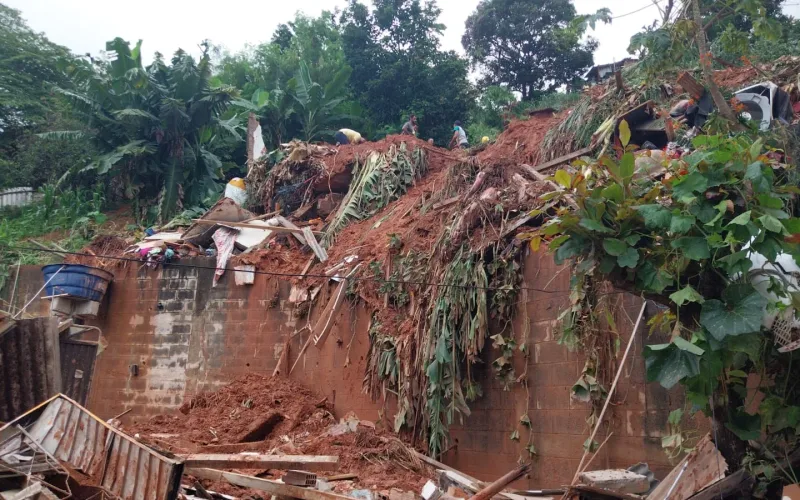 Deslizamentos de terra por temporal causam mortes em Ipatinga